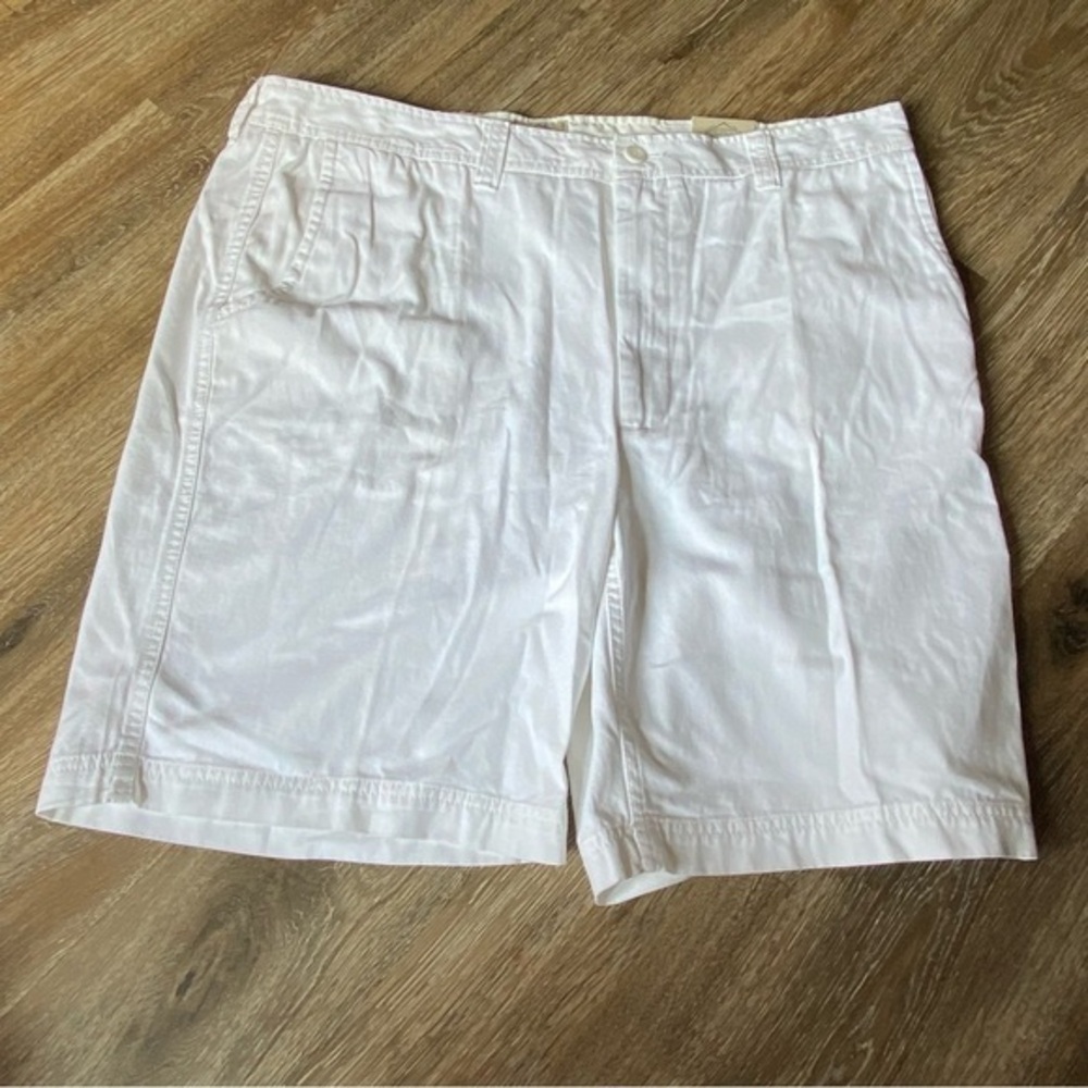 NWT Mens White St John’s Bay Shorts‎ Size 42